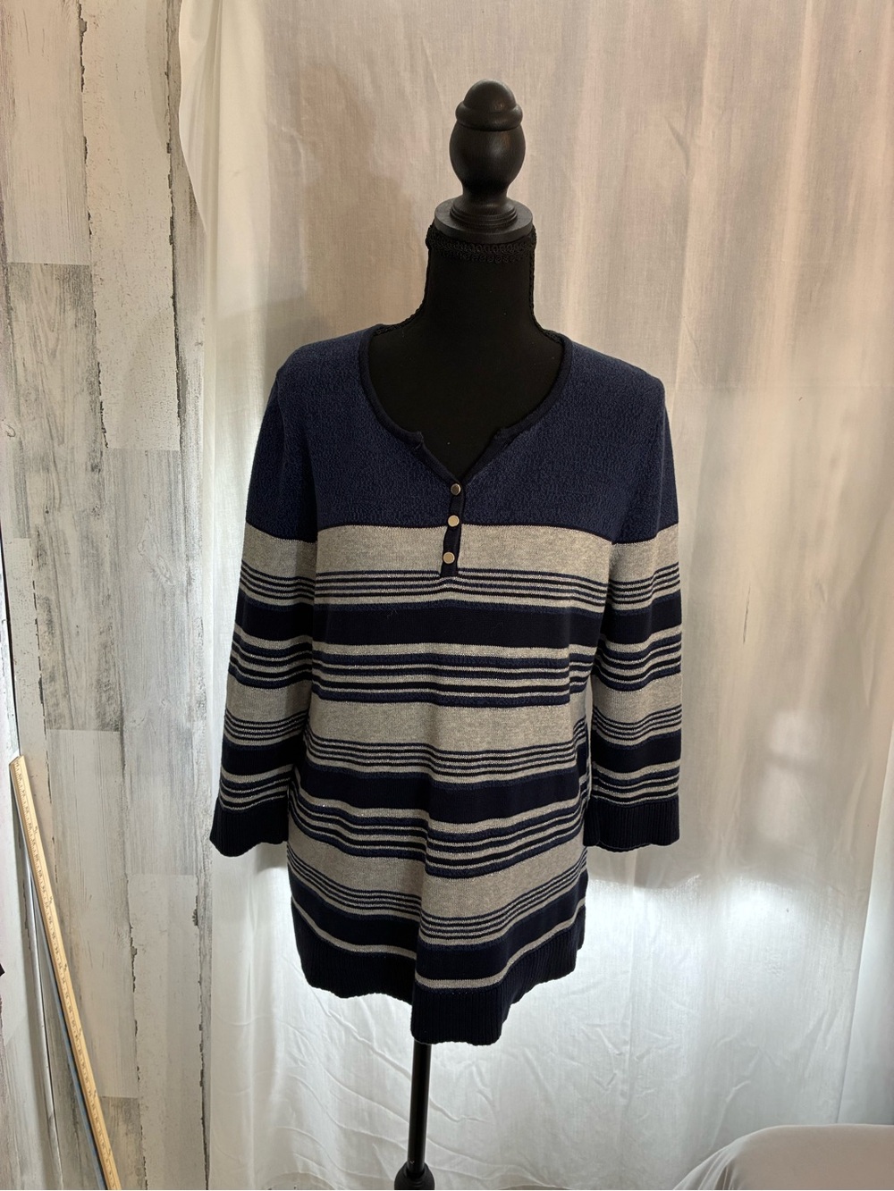 Liz Claiborne Navy and Gray Striped V-Neck Henley Sweater